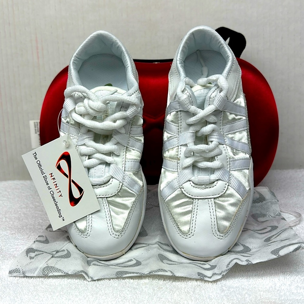 NFINITY WOMEN’S SIZE 4 SHOES